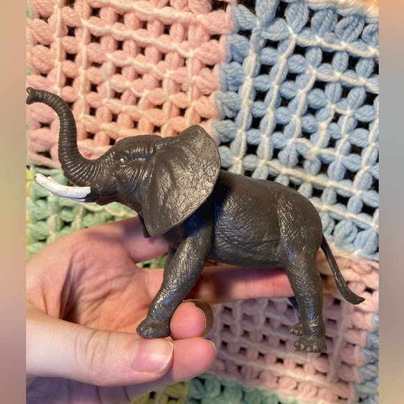 B1G2 - Plastic Realistic Elephant Animal - Buy 1, Get 2 FREE - Picture 2 of 8